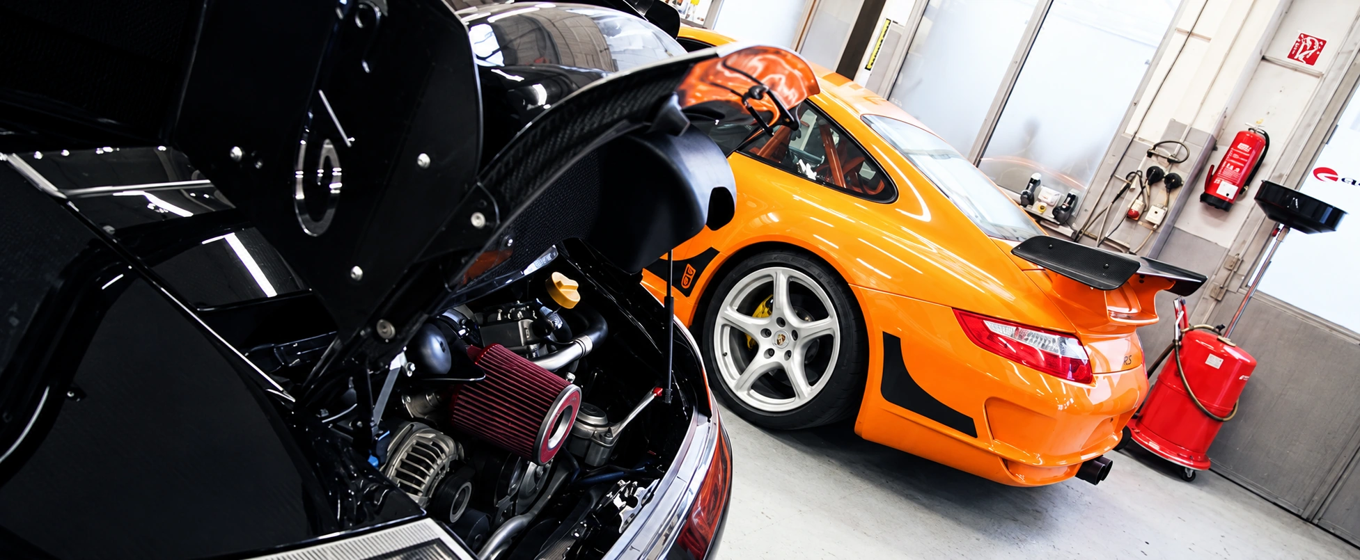 Porsche-Fahrzeuge in der Werkstatt