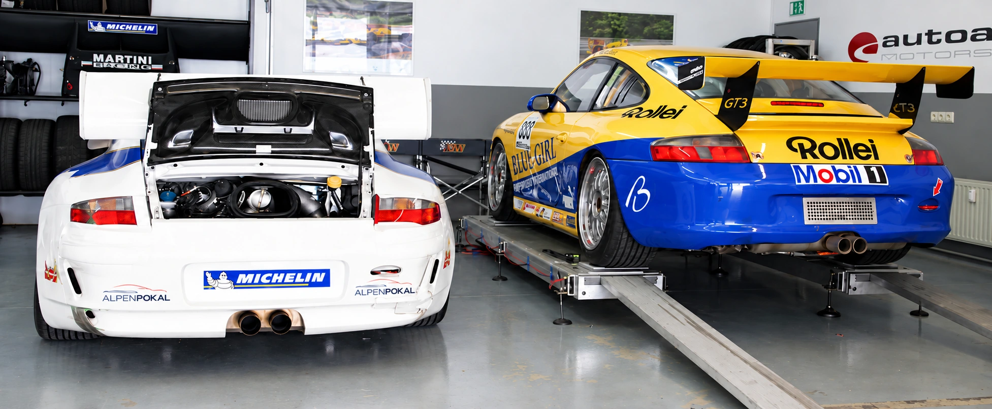 Porsche-Fahrzeuge in der Werkstatt