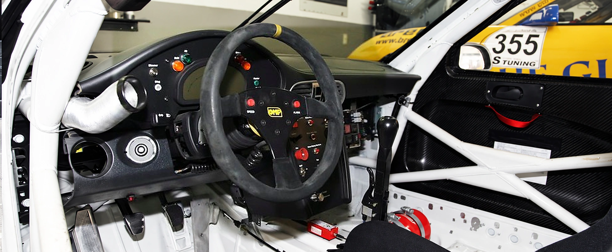 Cockpit eines Porsche-Rennfahrzeugs