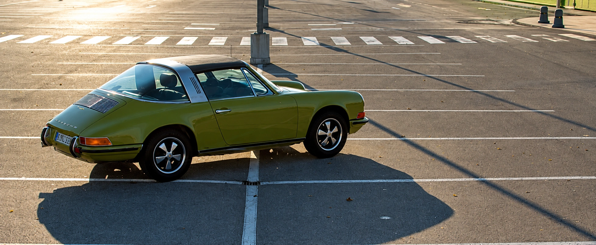 Grüner klassischer Porsche